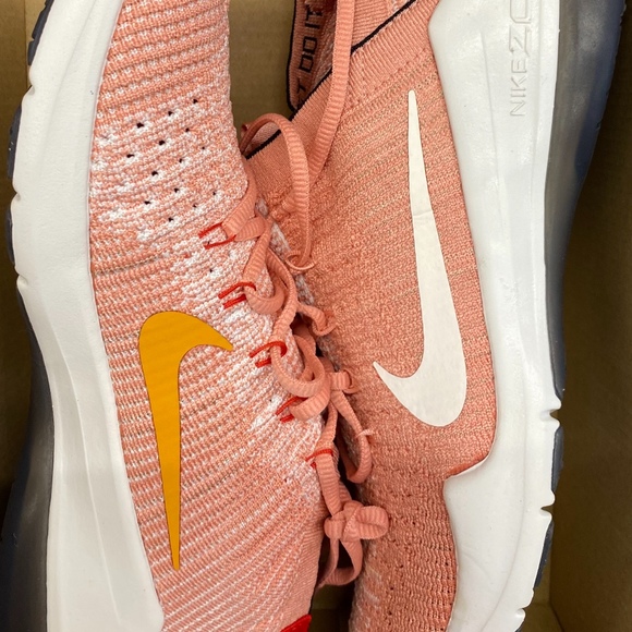 Meet your Posher, Monuella - Picture 1 of 1